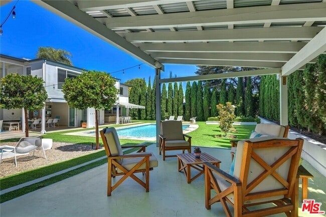 Building Photo - 1438 Santiago Dr