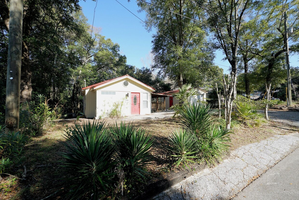 Foto principal - Cute 2 Bedroom Home in the Heart of Niceville