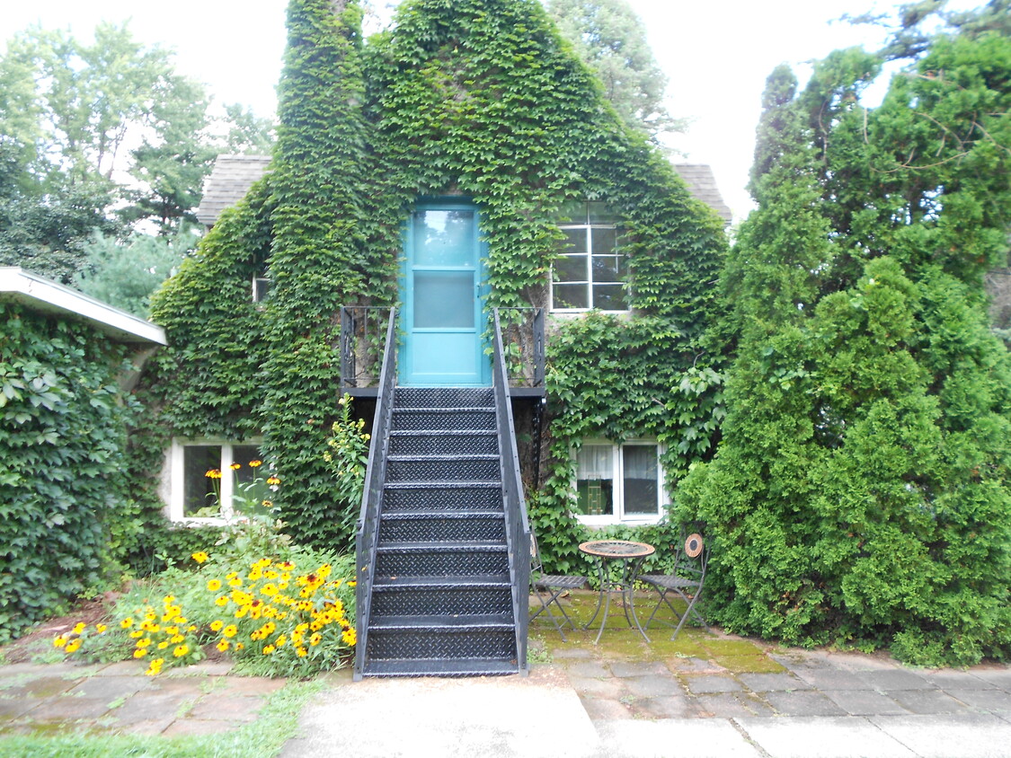 Primary Photo - 17 Country Club Rd