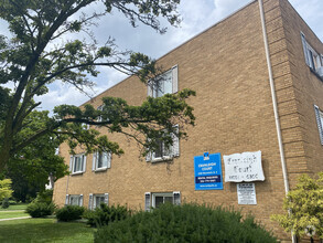 Building Photo - Cranleigh Court