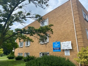 Building Photo - Cranleigh Court
