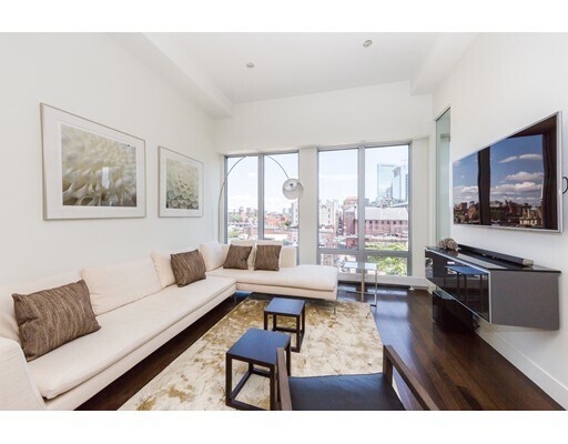 Building Photo - 332 Newbury St