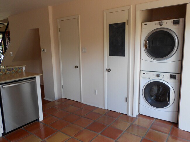 Foto del edificio - 1411 Gracy Farms Ln