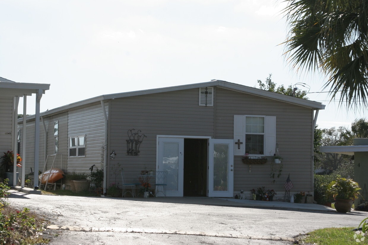 793 Chesapeake Dr, Tarpon Springs, FL 34689 Apartments in Tarpon
