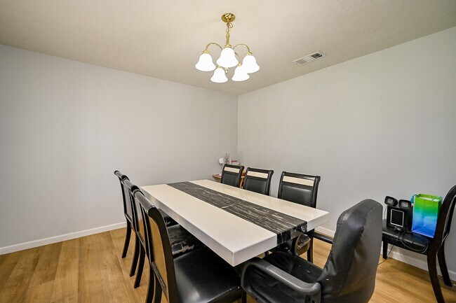 Building Photo - 20418 Linden Tree Dr