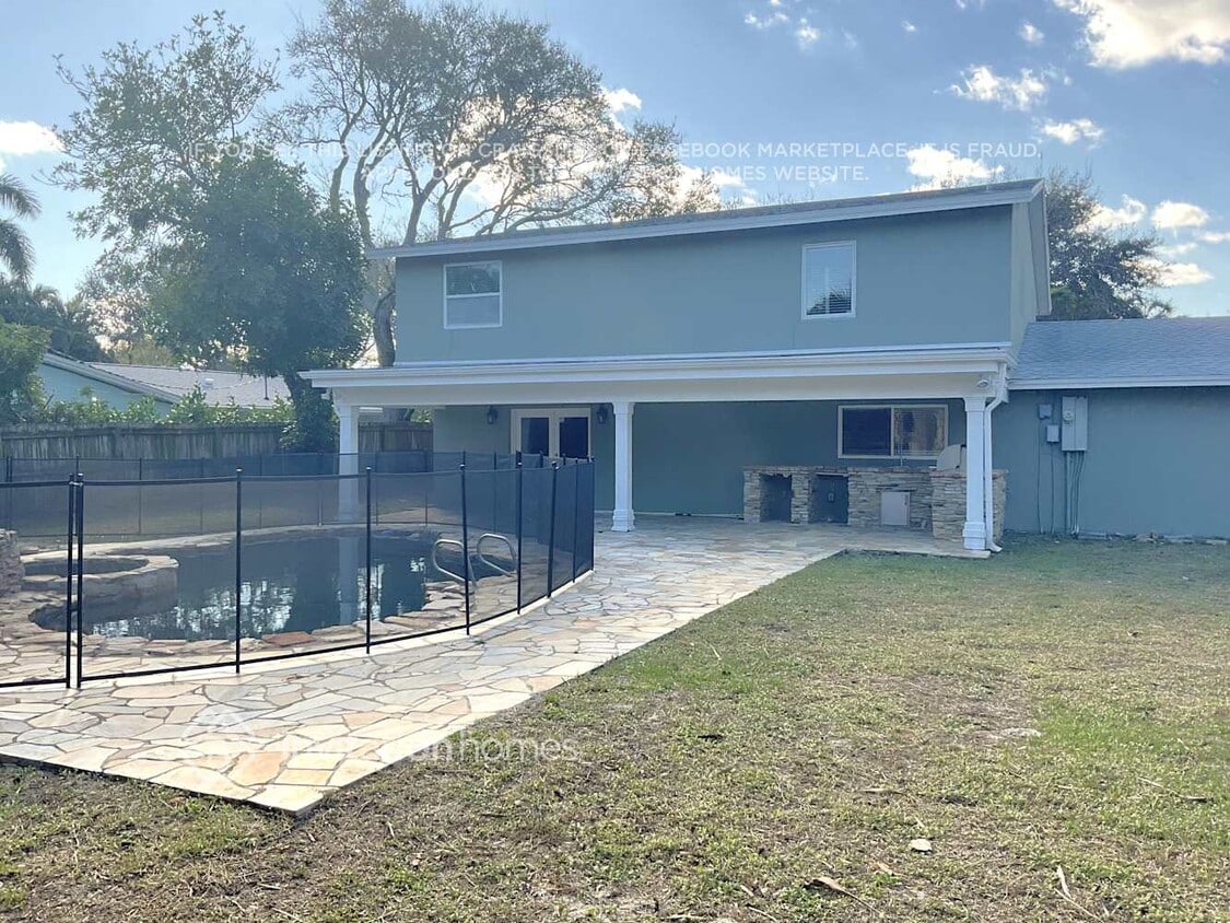 Building Photo - 207 Flamingo Ln