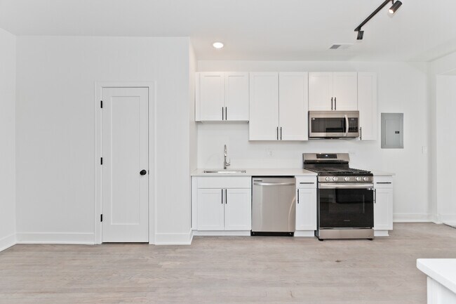 Foto del edificio - 2470 N Lincoln Ave