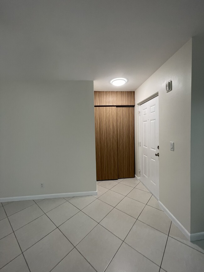 Building Photo - 5661 Riverside Dr