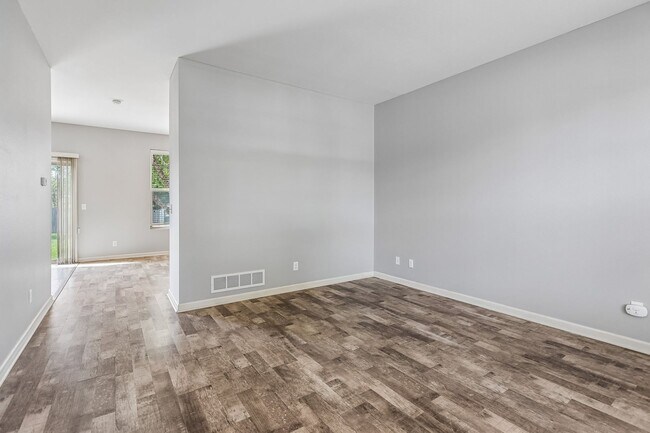 Foto del edificio - 15915 Filmore Cir