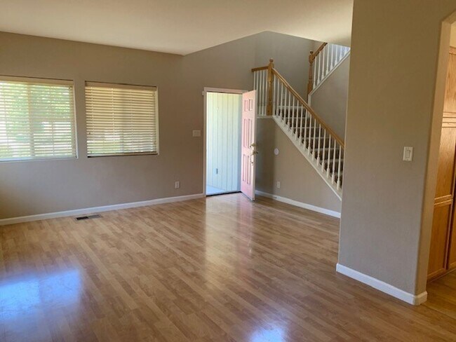 Foto del edificio - 2066 Brittany Meadows Dr