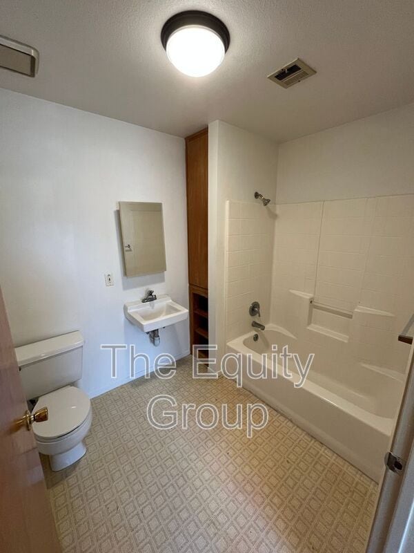 Building Photo - 62 N Villa St