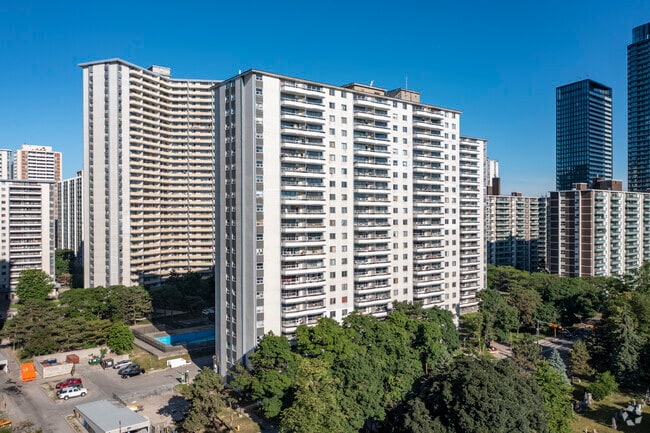 Building Photo - 650 Parliament St