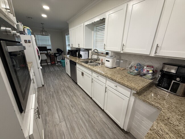 Building Photo - 17850 Nonie Ln