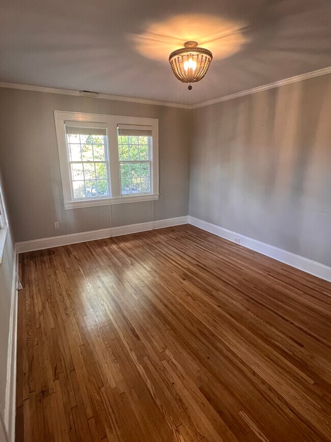 Foto del edificio - 124 N Laurel Ave
