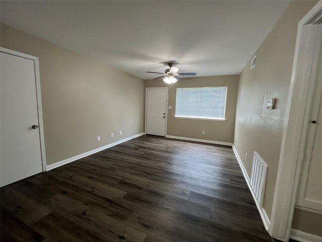 Building Photo - 1137 N Durham Dr