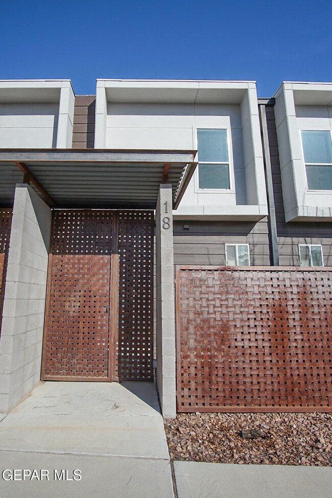 Foto del edificio - 6262 Woodrow Bean Transmountain