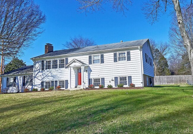 Building Photo - 5600 Helmsdale Ln