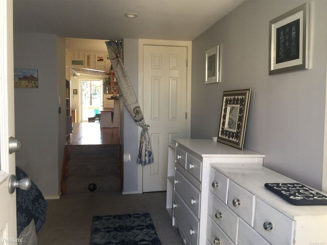 Building Photo - 1 br, 1 bath House - 10A Matinicock Ave