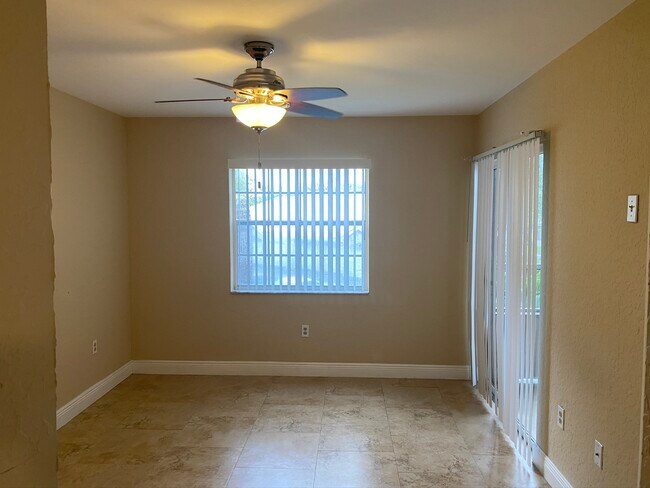 Foto del edificio - 2850 N Oakland Forest Dr