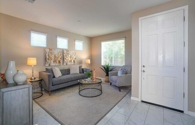 Foto del edificio - Charming Brentwood 4BD/3BA, Single-Family Home with 2 Car Garage!