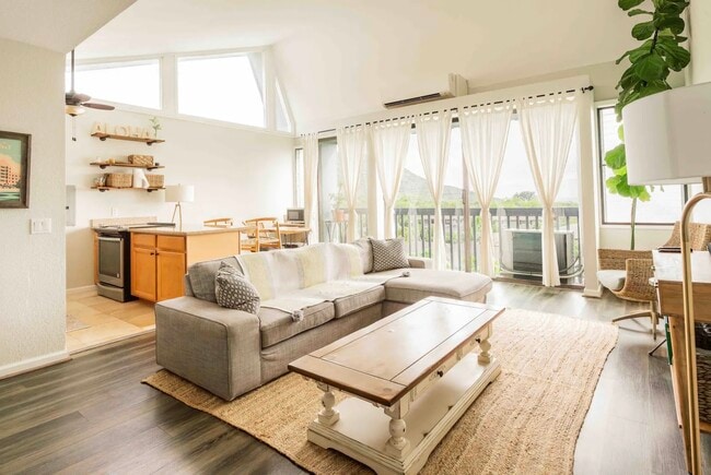 Living Room - 84-575 Kili Dr