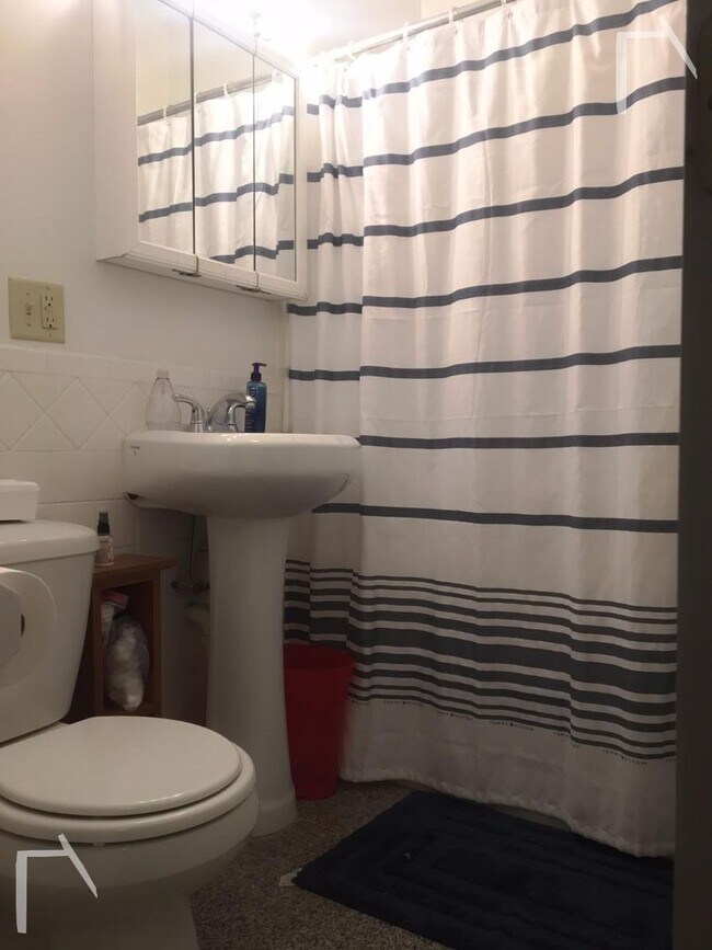 Building Photo - Brighton near Cleveland circle  4 bed 2 bath under 1000 per person Heat/Hw Included 9/1 Students ok