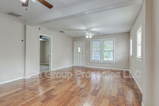 Building Photo - 536 W Belmar St