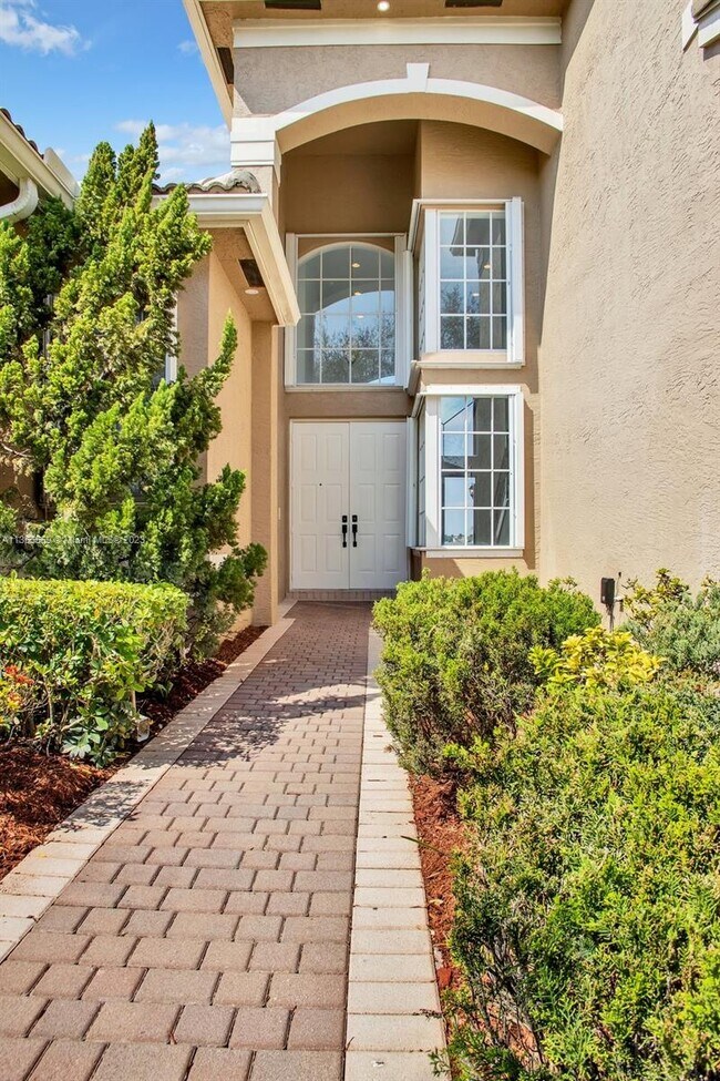 Foto del edificio - 4914 SW 185th Terrace
