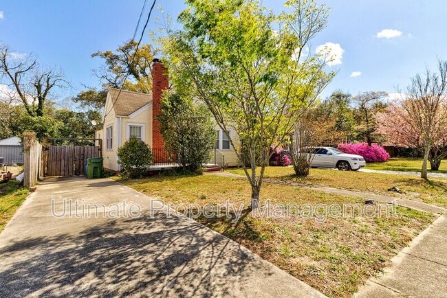 Building Photo - 2037 Van Buren St