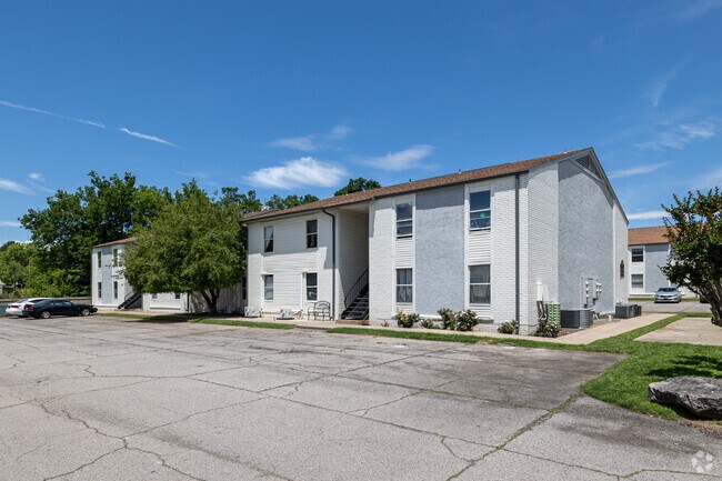 Foto del edificio - Ramsey Square: 1 & 2 Bedroom Apartments wi...