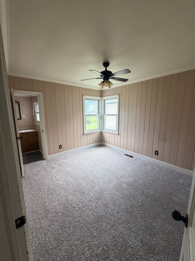 Building Photo - 3 Bed 1.5 Bath Home For Rent