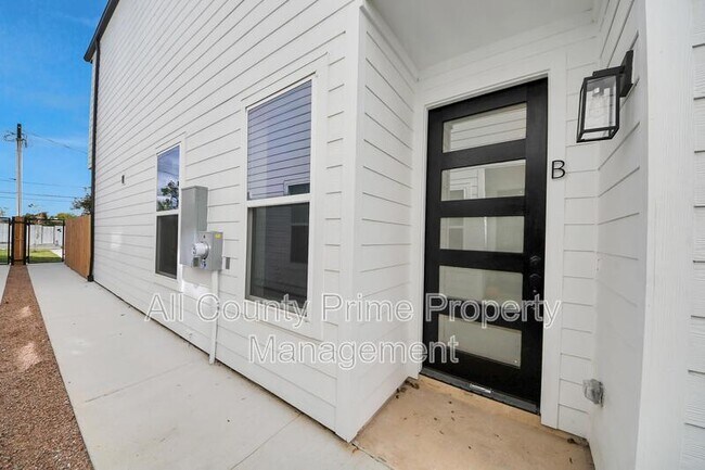 Foto del edificio - 2708 Bostic St