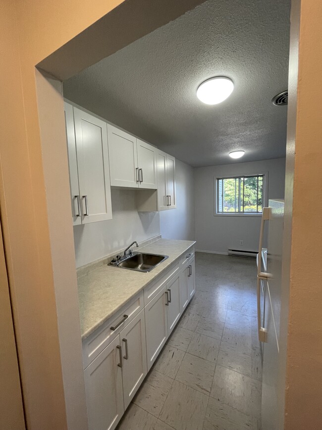 Building Photo - 73 Conroy Cres