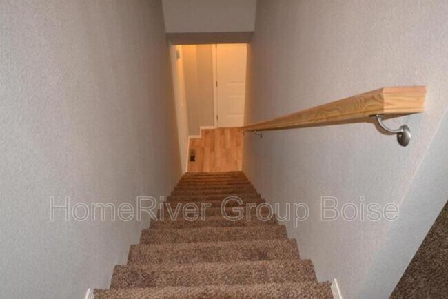 Building Photo - 1452 N Allumbaugh St