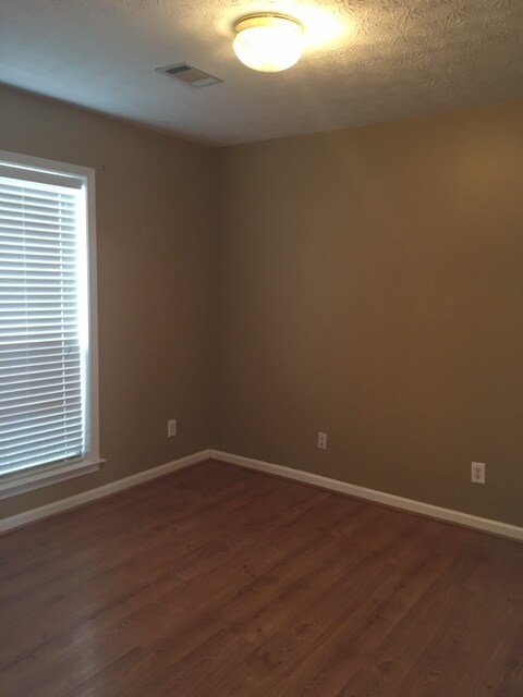 Foto del edificio - 107 Glen Meadow Ct