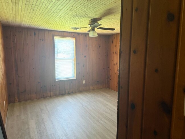 Building Photo - 103 Hollyhock Ln