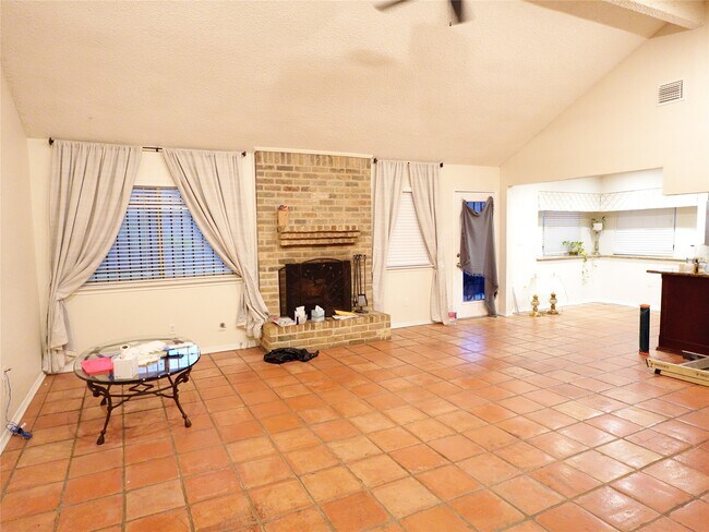 Foto del edificio - 6215 Pinole Forest Dr