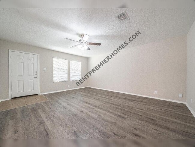 Building Photo - 5811 Spanish Dawn