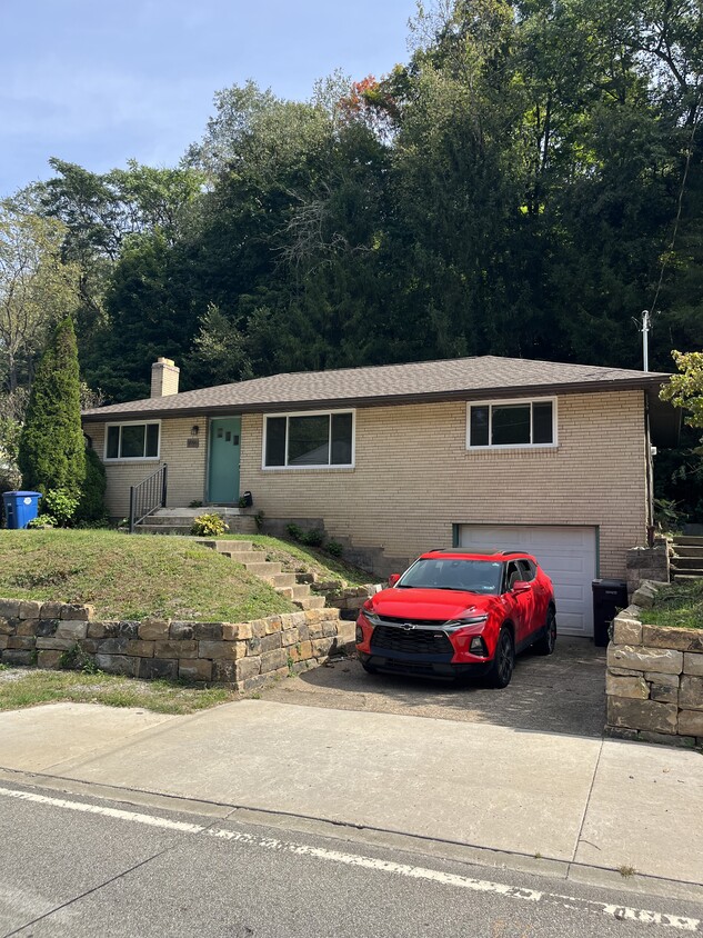 Foto principal - 785 Becks Run Rd