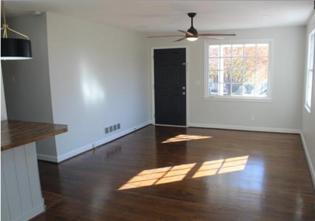 Foto del edificio - 955 Laurie Ln