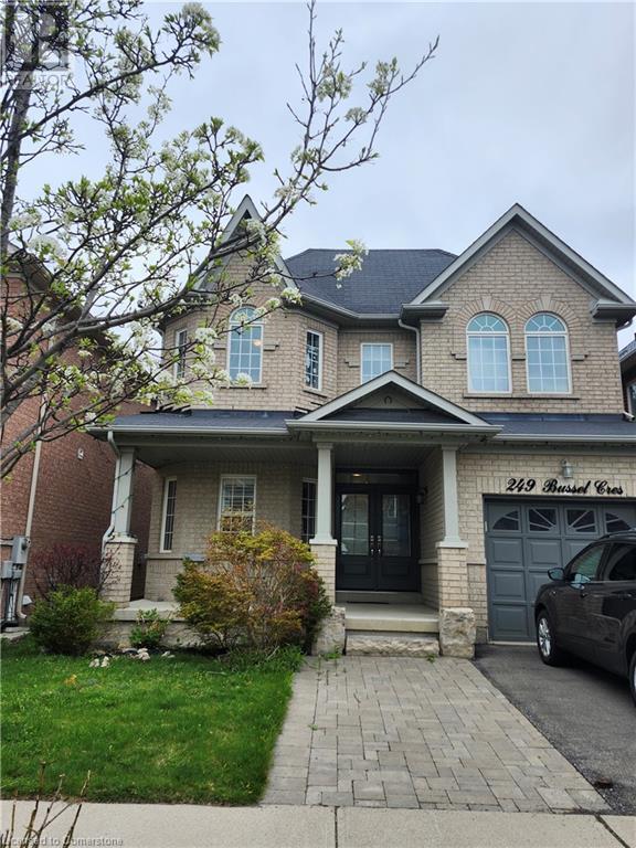 Photo principale - 249 Bussel Crescent