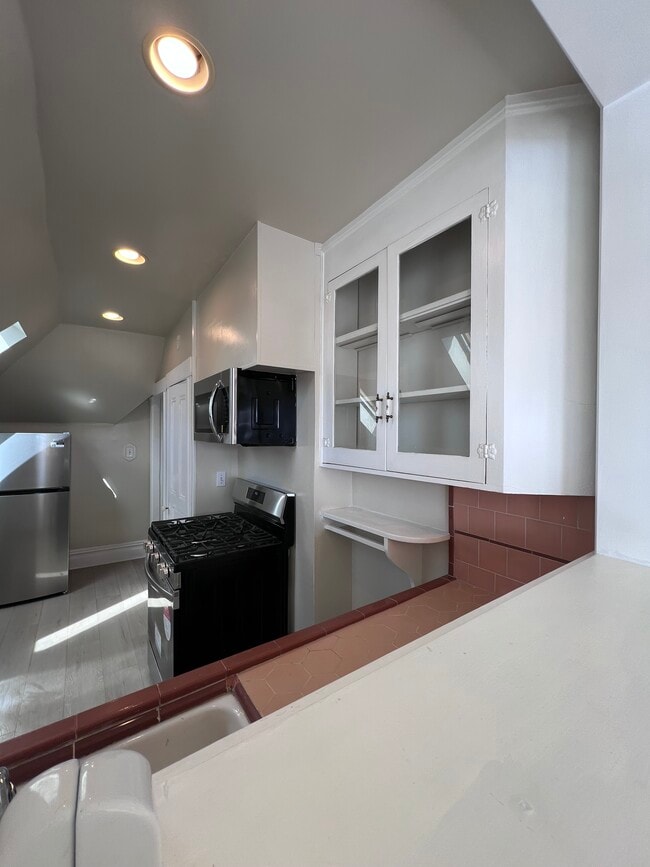 Building Photo - 808 A St