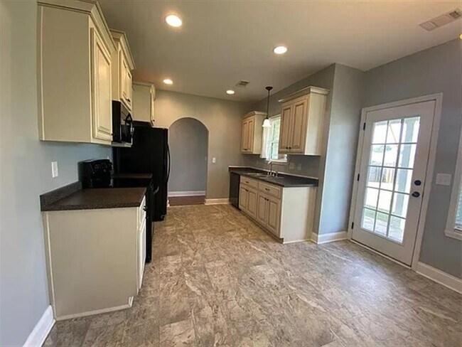 Building Photo - Cute 3 bed/2 bath