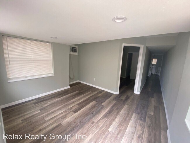 Building Photo - 1426 10th St W