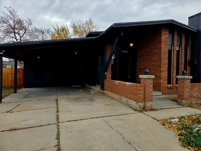 Building Photo - 1968 E 5850 S