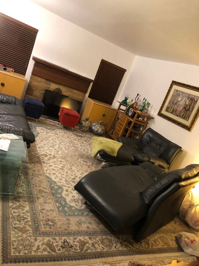 Foto del edificio - 3771 Grovedale Pl