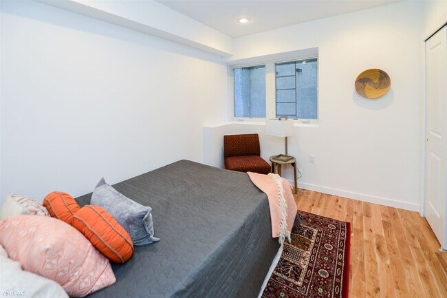 Building Photo - 2 br, 1 bath Duplex - 1247 N 28TH ST Unit 1