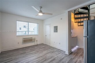 Building Photo - 7315 Carlyle Ave