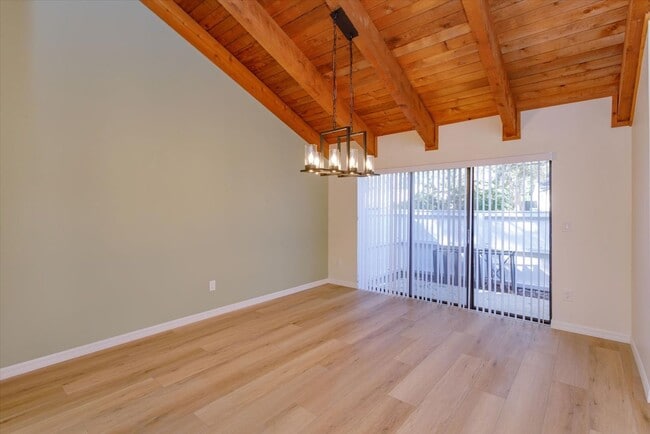 Building Photo - Charming 3-Bedroom, 3-Bathroom, Multi-Leve...