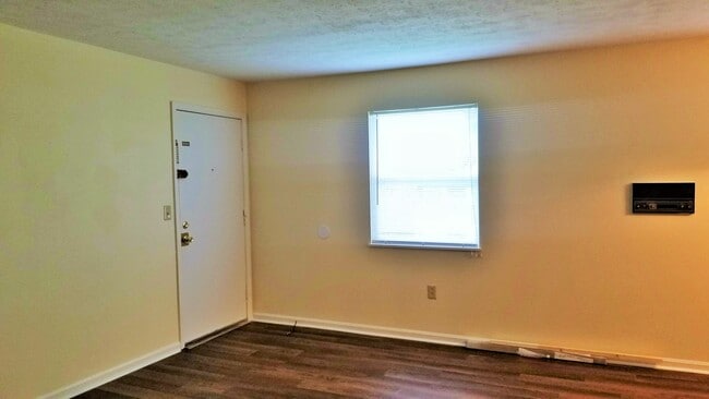 Photo - 3212 Springfield Dr Apartment